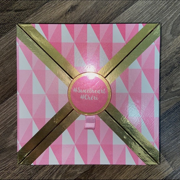 make up palette!! - Picture 2 of 3